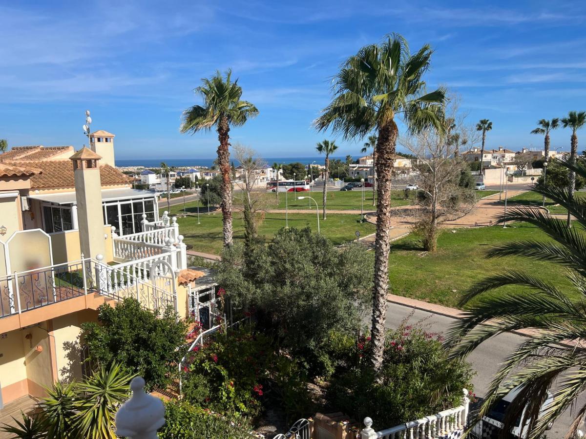 Schoenes Ruhiges Rooftop Apartment Mit Grosser Dachterrasse Torrevieja Exterior foto
